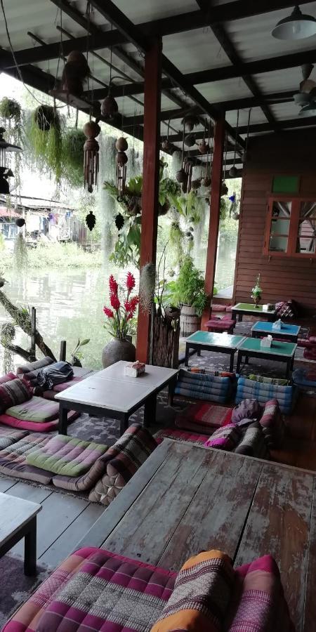 安帕瓦 Baan Ing Suan酒店 外观 照片